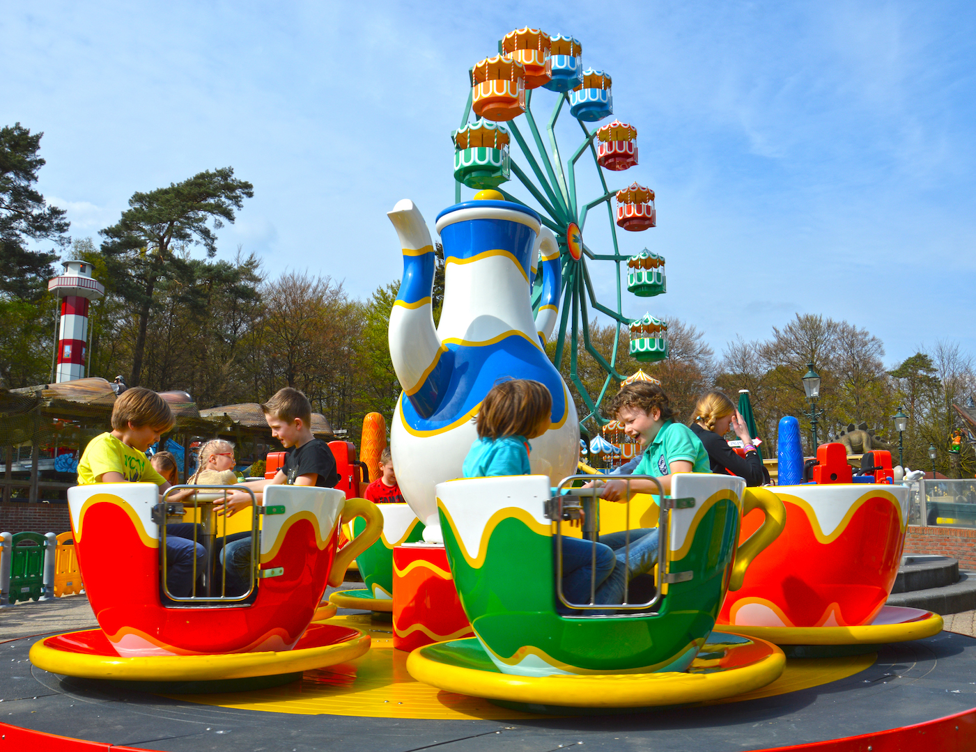 Tuimelende Theekopjes Julianatoren (NL) polypweb.eu